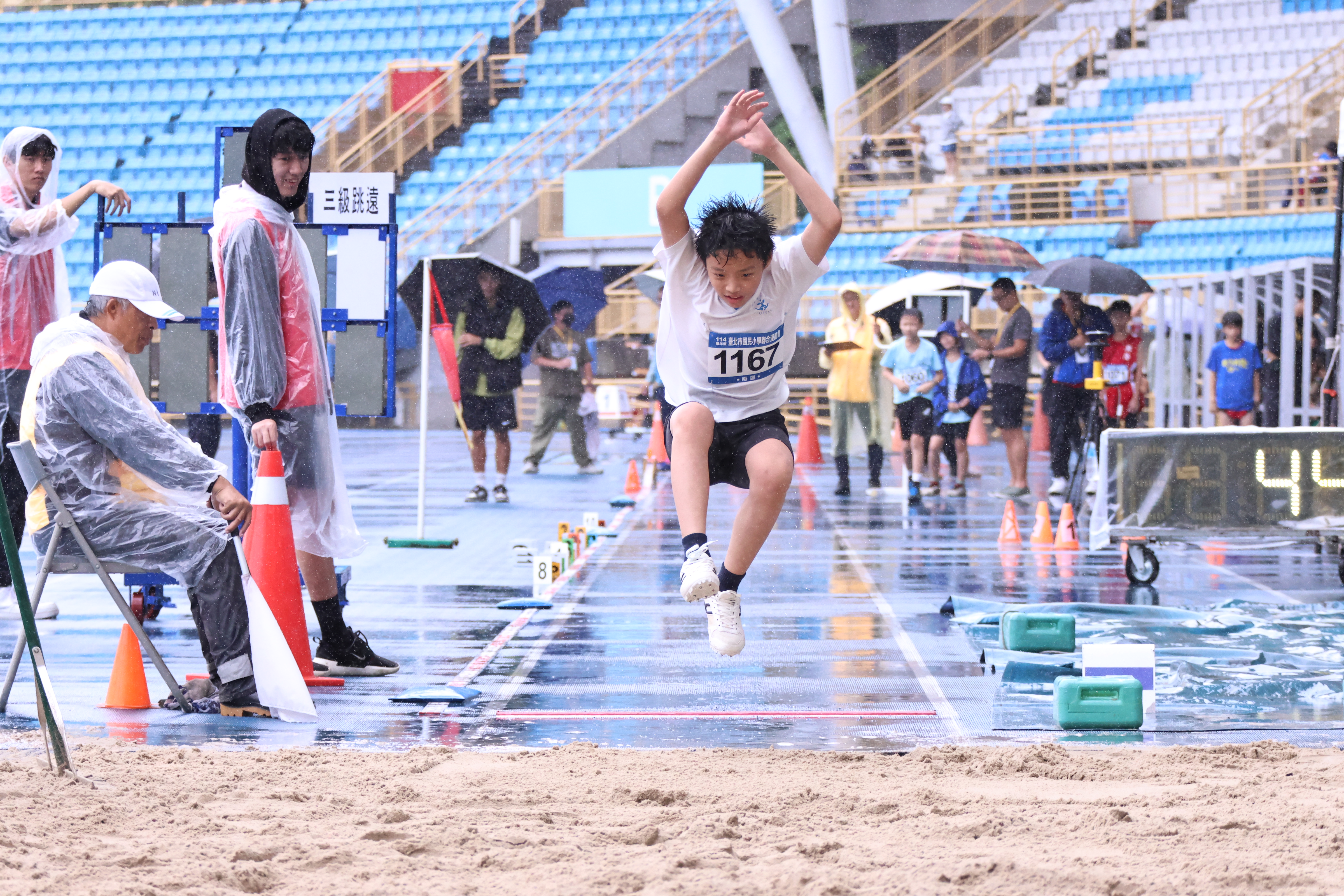 2傳紘跳遠.JPG